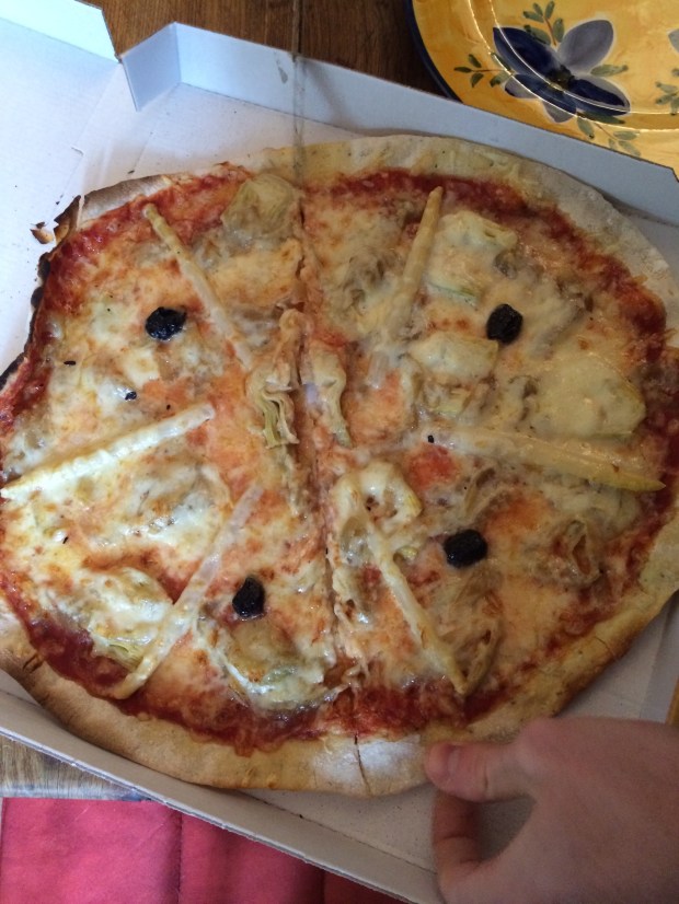 Pizza with white asparagus and artichoke hearts. 