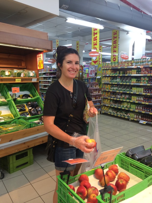 One more picture: everywhere in Italy you have to use a plastic glove if you want to get produce. I really loved this actually. So hygienic!
